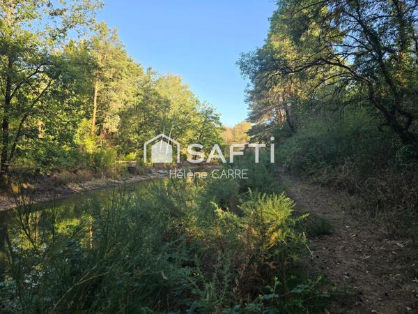 Terrain de loisir avec petit étang de -1 000 m²