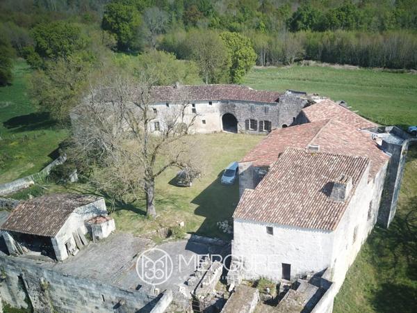 Château à Saintes