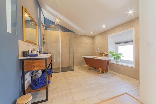 Propriete  26 pièce(s)  10 chambre(s)  701.75 m²