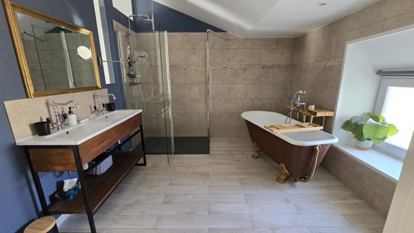 Propriete  26 pièce(s)  10 chambre(s)  701.75 m²