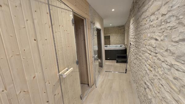 Propriete  26 pièce(s)  10 chambre(s)  701.75 m²