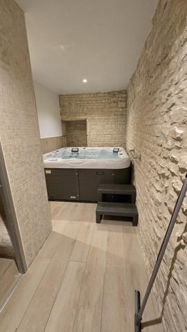 Propriete  26 pièce(s)  10 chambre(s)  701.75 m²