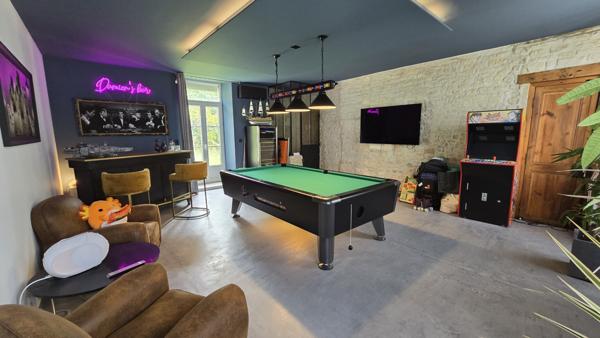 Propriete  26 pièce(s)  10 chambre(s)  701.75 m²