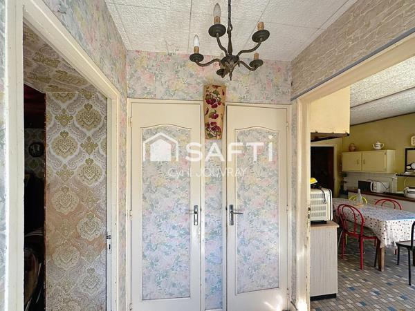 Maison et annexe à rénover à prix abordable sur un terrain d'environ 2000 m²