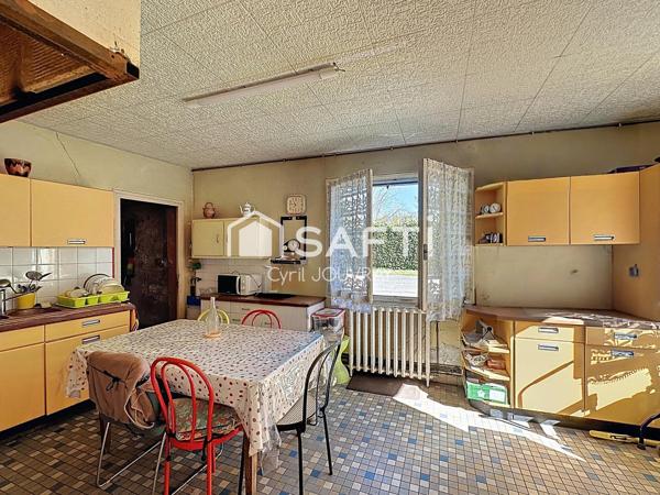 Maison et annexe à rénover à prix abordable sur un terrain d'environ 2000 m²