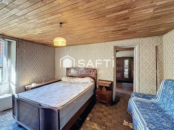 Maison et annexe à rénover à prix abordable sur un terrain d'environ 2000 m²