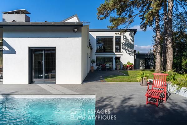 Maison d’architecte aux lignes élégantes avec piscine et jardin