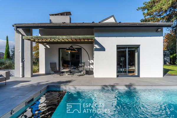 Maison d’architecte aux lignes élégantes avec piscine et jardin