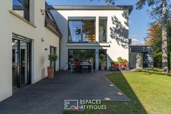 Maison d’architecte aux lignes élégantes avec piscine et jardin