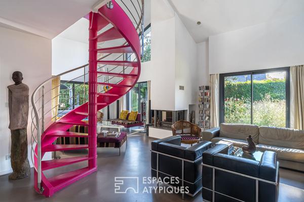 Maison d’architecte aux lignes élégantes avec piscine et jardin