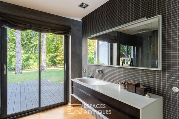 Maison d’architecte aux lignes élégantes avec piscine et jardin
