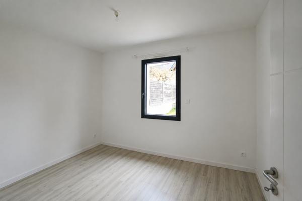 Maison
         4 pièces
        - 90 m² 345 000 € *