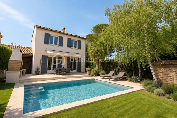Nichée dans un quartier prisé et cherchant son futur propriétaire, cette maison de 1990 est la promesse d’un quotidien paisible et confortable. Idéal pour les familles en quête d’un espace à vivre harmonieux, ce bien se distingue notamment par ses deux terrasses et sa commodité de parking ainsi que son jardin clos. 

Cette maison de 102 m², composée de 4 pièces, offre de beaux volumes. Elle s'étend sur deux niveaux et vous invite à découvrir un agencement intérieur bien pensé, elle offre un vaste potentiel pour une personnalisation selon vos goûts.

Les deux terrasses promettent des moments conviviaux en extérieur. Elle bénéficie de nombreux équipements comme la climatisation réversible et un poêle dans les pièces de vie ainsi qu’une cuisine meublée et équipée . 

À proximité des commodités essentielles - écoles, commerces et transports - ce bien non soumis à copropriété (ni en procédure) garantit sérénité et praticité au quotidien. Pour une visite personnalisée, contactez Evelyne Martin, votre interlocutrice. 

    Certaines photos ont été aménagées virtuellement à l’aide de l’intelligence artificielle afin de faciliter la projection.( piscine et salon ) 

Profitez d'une opportunité unique d'acquérir une maison où chacun pourra réaliser ses rêves.