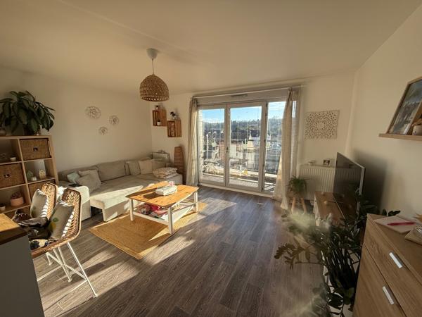 Crécy-la-Chapelle (77580) SUPERBE F2 AVEC BALCON AU CENTRE DE CRECY LA CHAPELLE