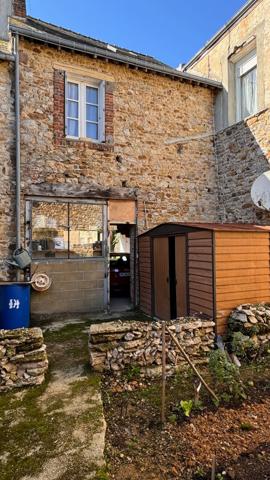 Maison 2 pièce(s) 37.59 m2 Carrez - 49 m2 au sol - Garage et cour - calme clair