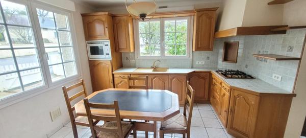 Centre Ville, commerces à pieds, 4 chambres, Terrain 600 m²