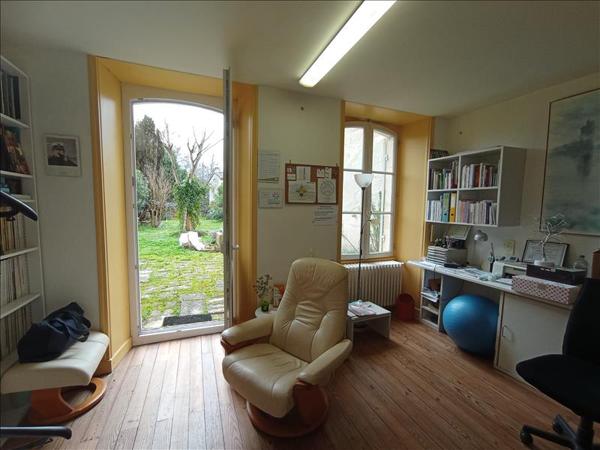 Immeuble à vendre |  Jonzac |  350 m²