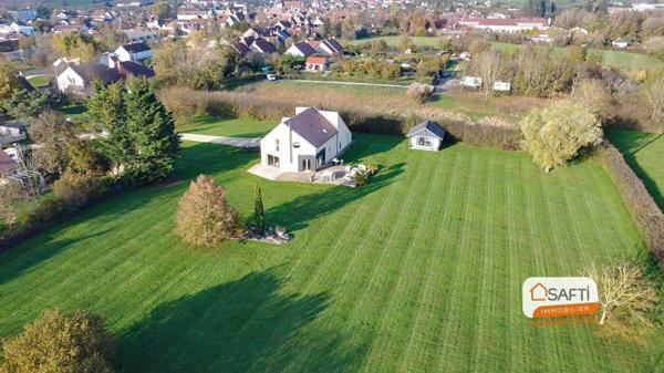 Maison contemporaine sur un terrain de 8186 m2