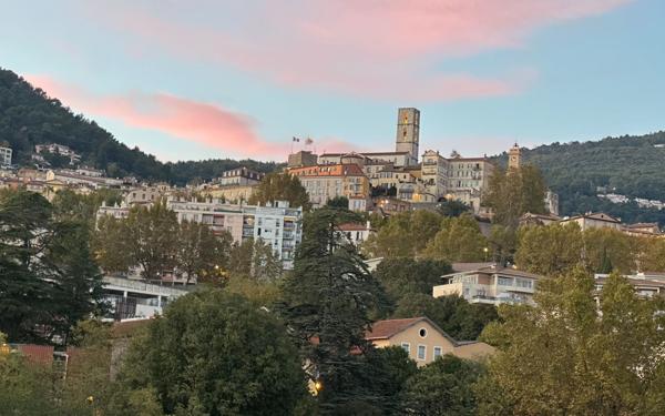 Appartement à vendre    3 pièces • 58 m2 Grasse