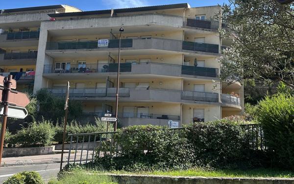 Appartement à vendre    3 pièces • 58 m2 Grasse