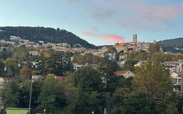 Appartement à vendre    3 pièces • 58 m2 Grasse