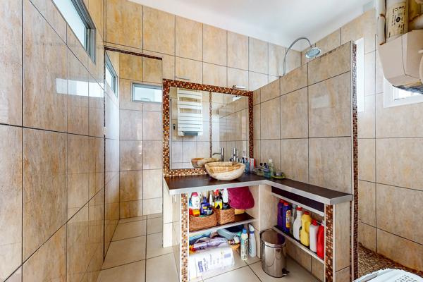 Viager occupé – Haut de villa 91 m², jardin et piscine
