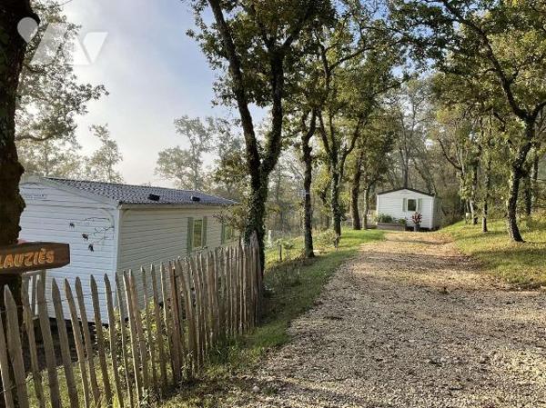 A VENDRE : Complexe d'hébergement touristique : dans un magnifique cadre de verdure, bel ensemb...