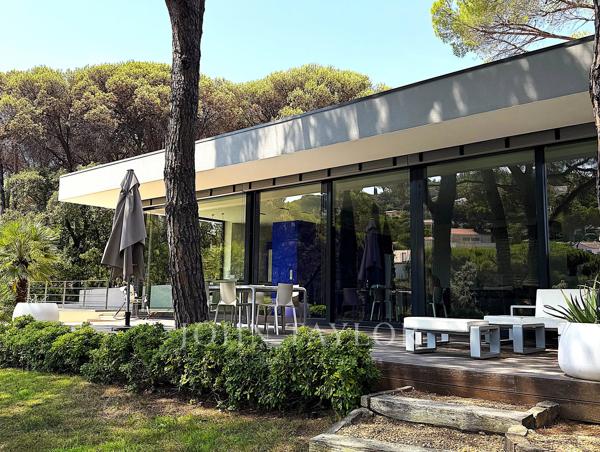 Propriété avec 2 villas proche de la mer