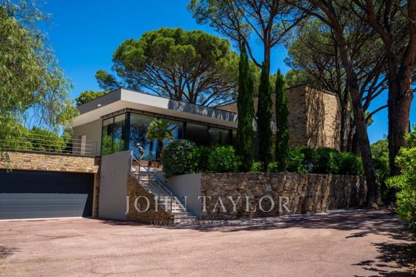 Propriété avec 2 villas proche de la mer
