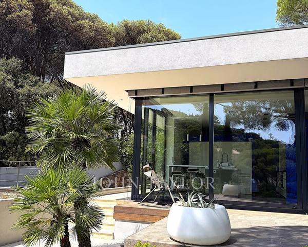 Propriété avec 2 villas proche de la mer