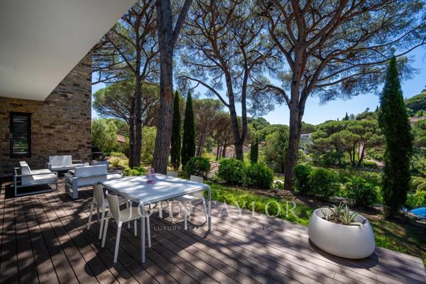 Propriété avec 2 villas proche de la mer
