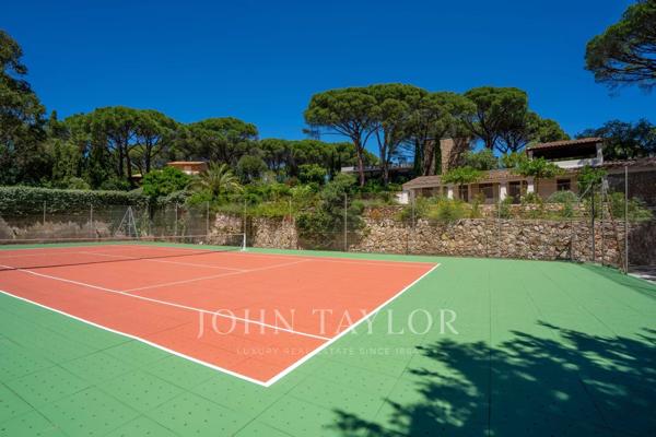 Propriété avec 2 villas proche de la mer