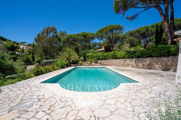 Propriété avec 2 villas proche de la mer