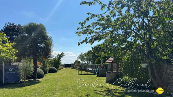 À 50 min de Paris - Propriété de charme 229 m² avec dépendance contemporaine et jardin - 5 chambres - 1084 m² de terrain - 488800 Euros HAI