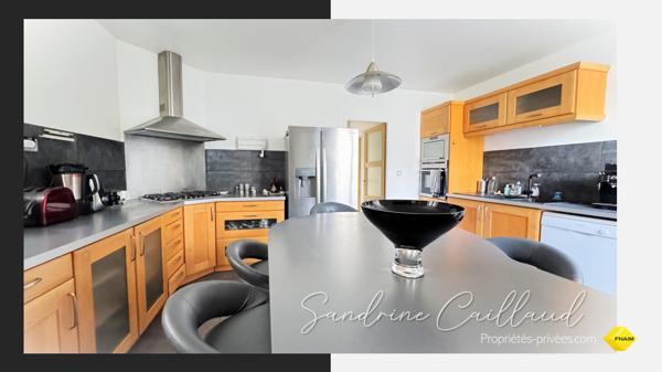 À 50 min de Paris - Propriété de charme 229 m² avec dépendance contemporaine et jardin - 5 chambres - 1084 m² de terrain - 488800 Euros HAI