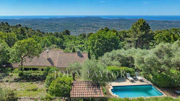Grasse - Propriété composée de deux villas provençales avec vue panoramique sur la mer et les collines
