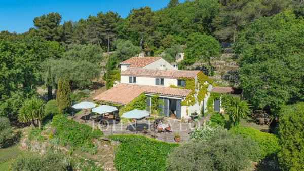 Grasse - Propriété composée de deux villas provençales avec vue panoramique sur la mer et les collines