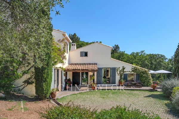 Grasse - Propriété composée de deux villas provençales avec vue panoramique sur la mer et les collines