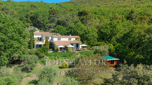 Grasse - Propriété composée de deux villas provençales avec vue panoramique sur la mer et les collines
