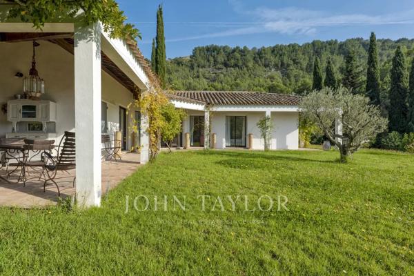 Rare villa de style hacienda à vendre – Cassis