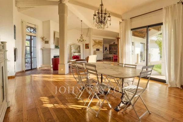 Rare villa de style hacienda à vendre – Cassis