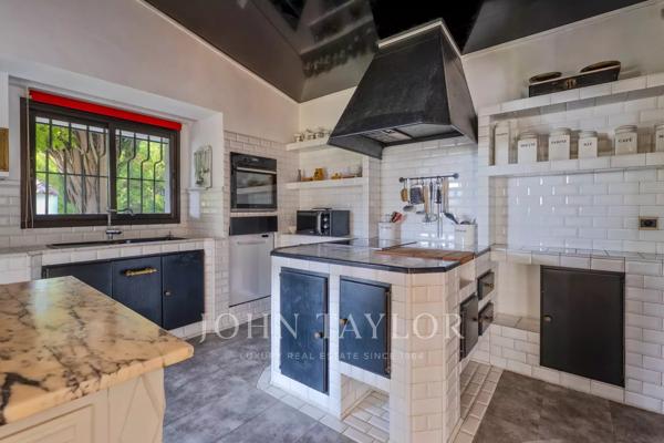 Rare villa de style hacienda à vendre – Cassis