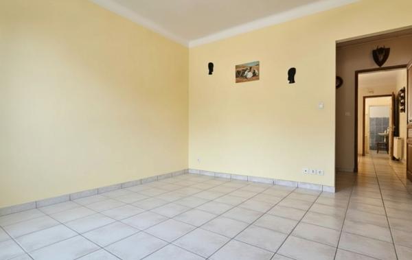 Vente Maison de village rénovée avec 2 garages à rafraîchir Lafitte-sur-lot