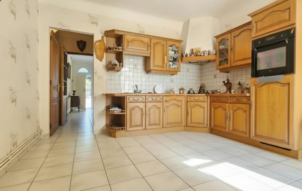 Vente Maison de village rénovée avec 2 garages à rafraîchir Lafitte-sur-lot