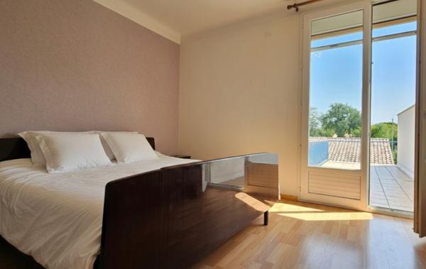 Vente Maison de village rénovée avec 2 garages à rafraîchir Lafitte-sur-lot