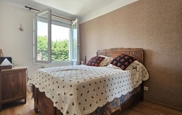 Vente Maison de village rénovée avec 2 garages à rafraîchir Lafitte-sur-lot