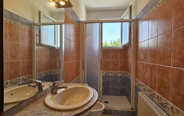 Vente Maison de village rénovée avec 2 garages à rafraîchir Lafitte-sur-lot