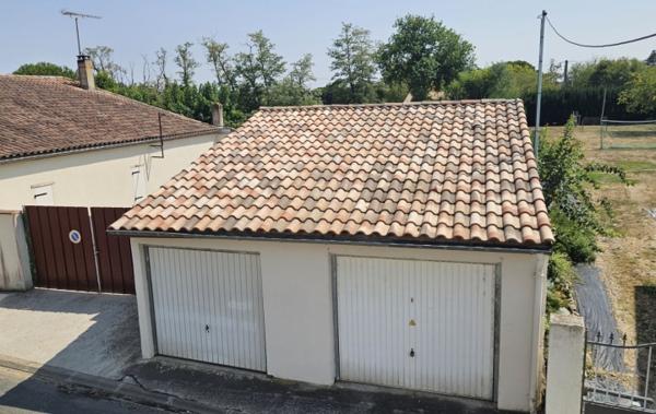 Vente Maison de village rénovée avec 2 garages à rafraîchir Lafitte-sur-lot