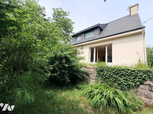Maison d'habitation T.6 construite sur 3 niveaux 5 chambres sous-sol complet