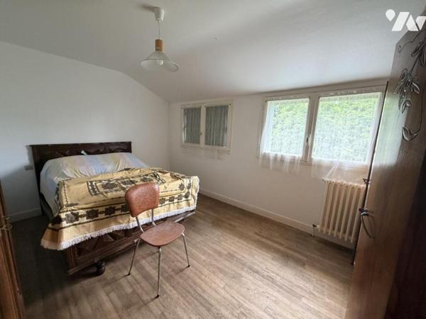 Maison d'habitation T.6 construite sur 3 niveaux 5 chambres sous-sol complet